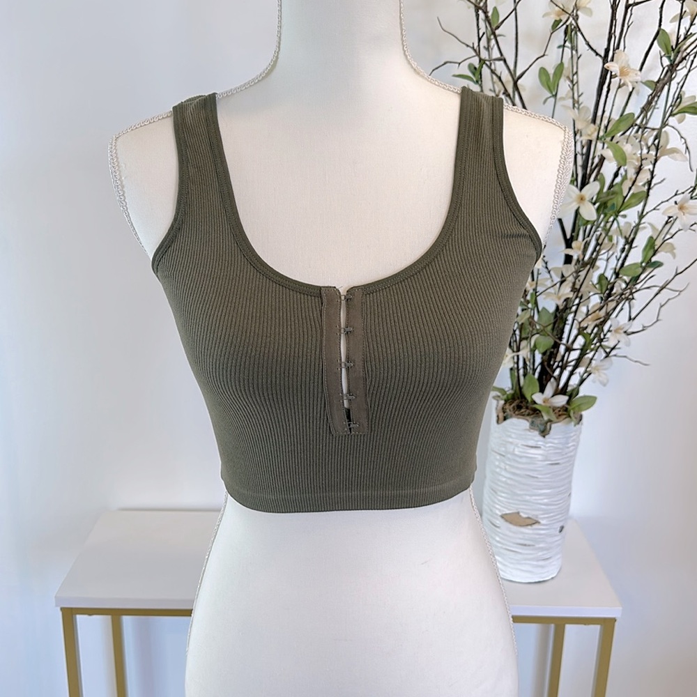 Three Bird Nest Crop top